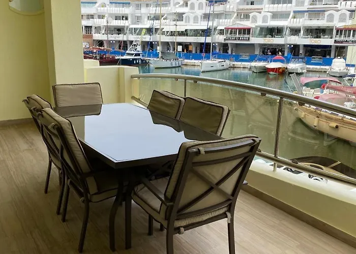 Capaldi Luxury Puerto Marina Апартаменты